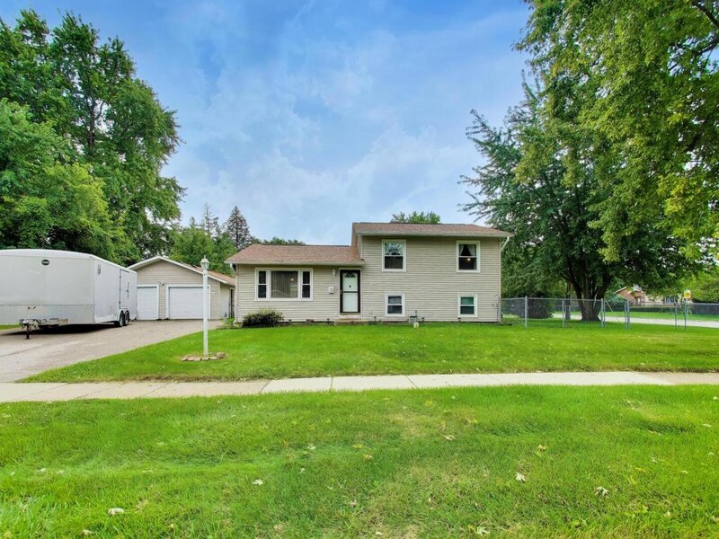 139 W Melody Lane Woodstock IL 60098