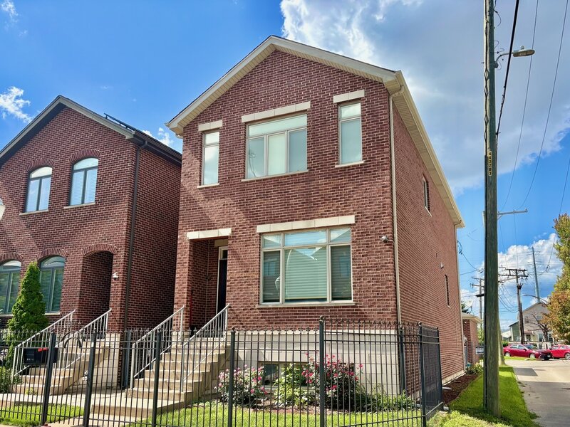 2810 S Grove Street Chicago IL 60608