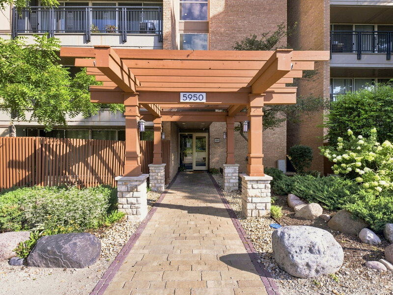 5950 Oakwood Drive Lisle IL 60532