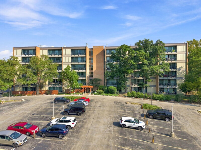5950 Oakwood Drive Lisle IL 60532