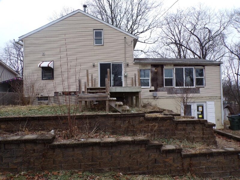 26 Blue Grass Court Davenport IA 52802