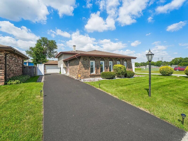 17808 S Hickory Street Lansing IL 60438