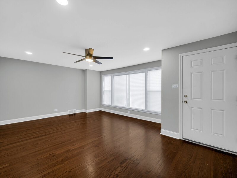 7914 S Richmond Street Chicago IL 60652