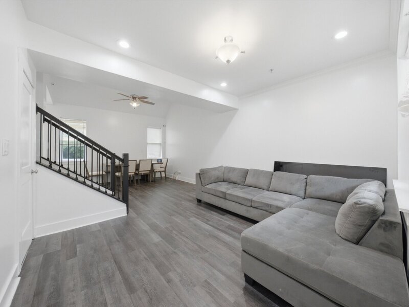15256 State Street South Holland IL 60473