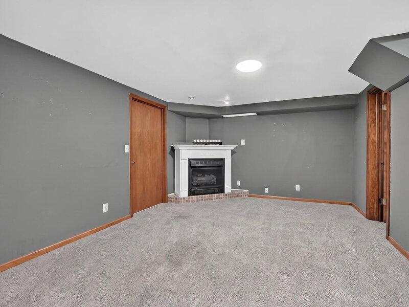 2230 N 1st Street Dekalb IL 60115
