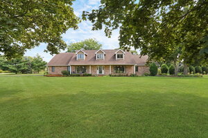 Photo of 2 Essex Court Hawthorn Woods IL 60047