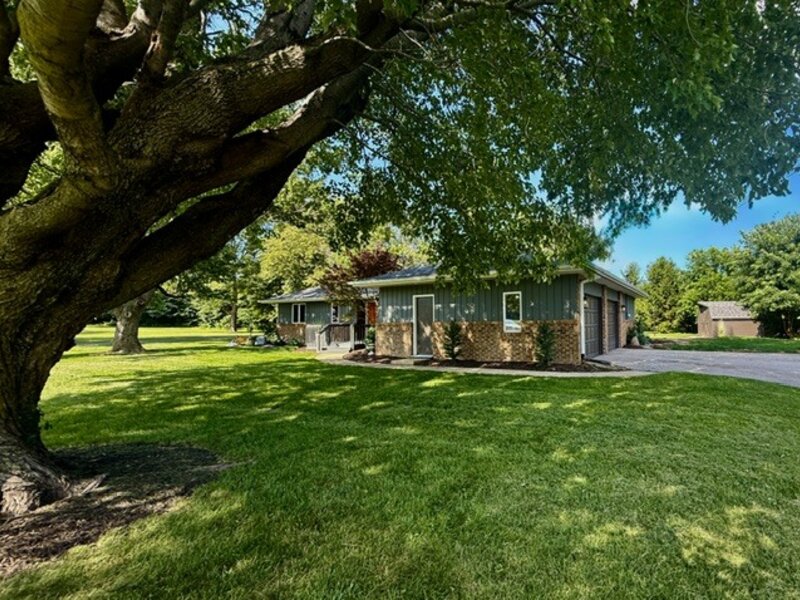 1108 Pearl Drive Mahomet IL 61853