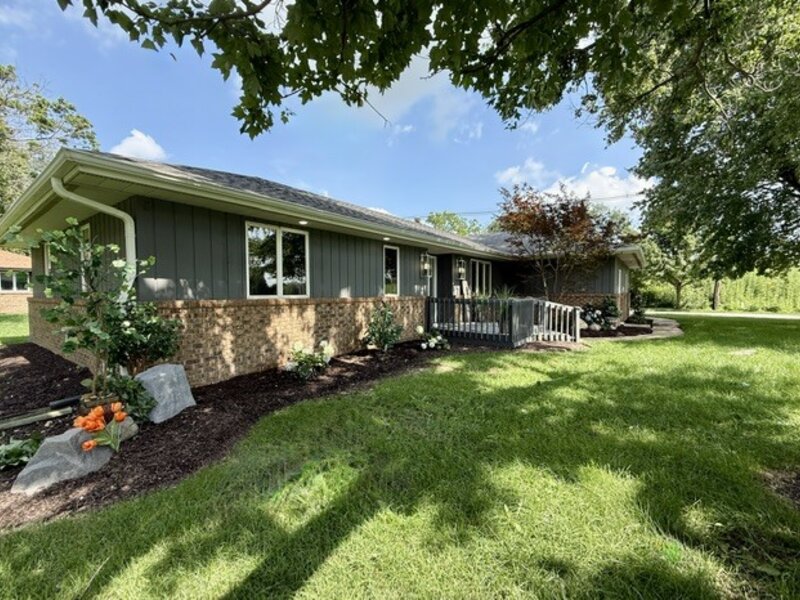1108 Pearl Drive Mahomet IL 61853