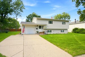 Photo of 652 Sussex Lane Crystal Lake IL 60014