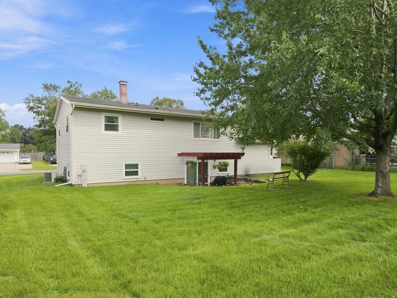 652 Sussex Lane Crystal Lake IL 60014