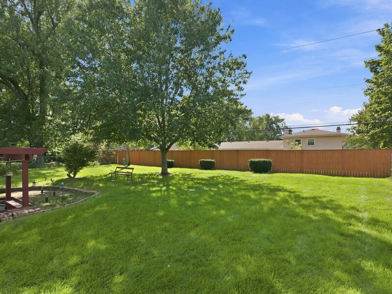 652 Sussex Lane Crystal Lake IL 60014