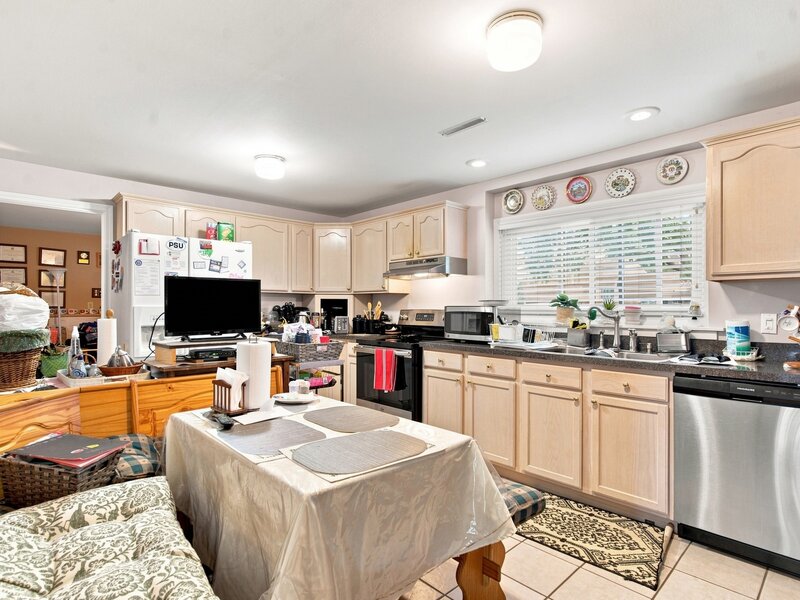 652 Sussex Lane Crystal Lake IL 60014