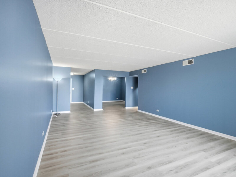 9357 Landings Lane Des Plaines IL 60016