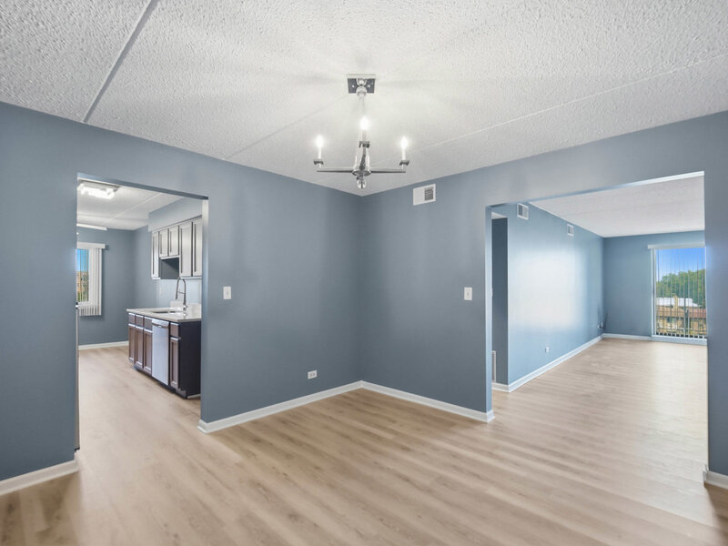 9357 Landings Lane Des Plaines IL 60016