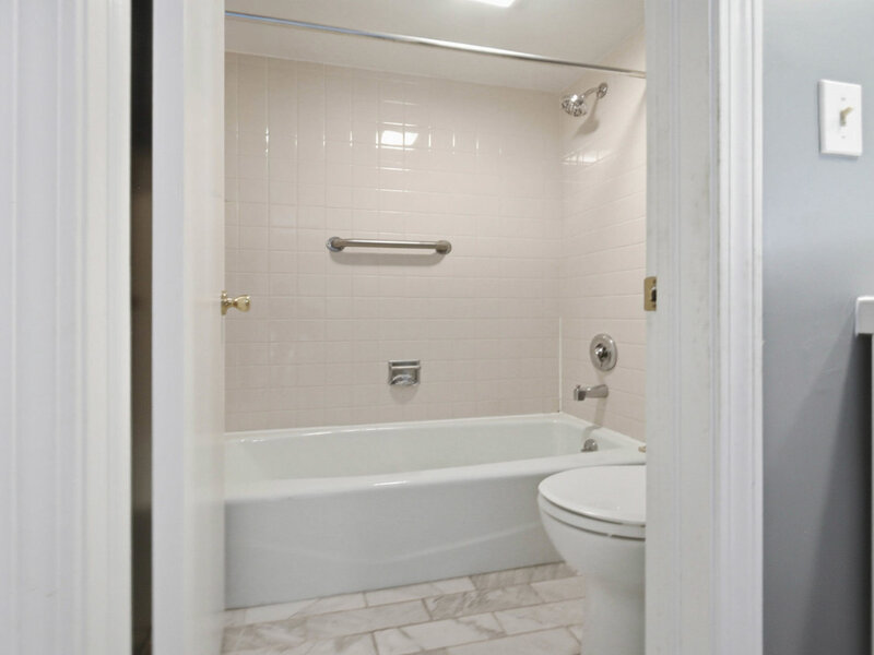 9357 Landings Lane Des Plaines IL 60016