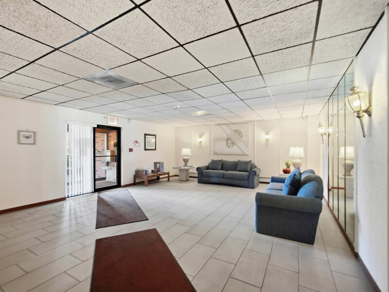 9357 Landings Lane Des Plaines IL 60016