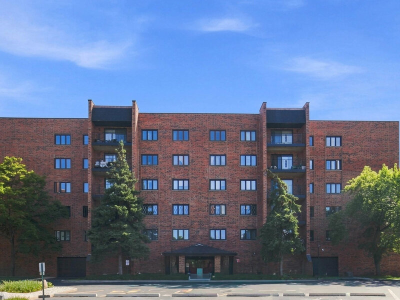 9357 Landings Lane Des Plaines IL 60016