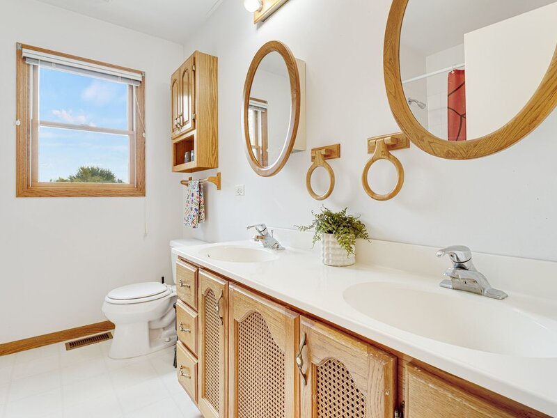 537 Apache Trail Lake Villa IL 60046