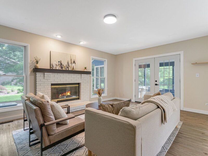 537 Apache Trail Lake Villa IL 60046