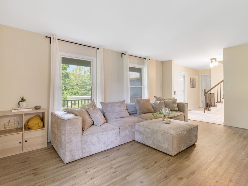 537 Apache Trail Lake Villa IL 60046