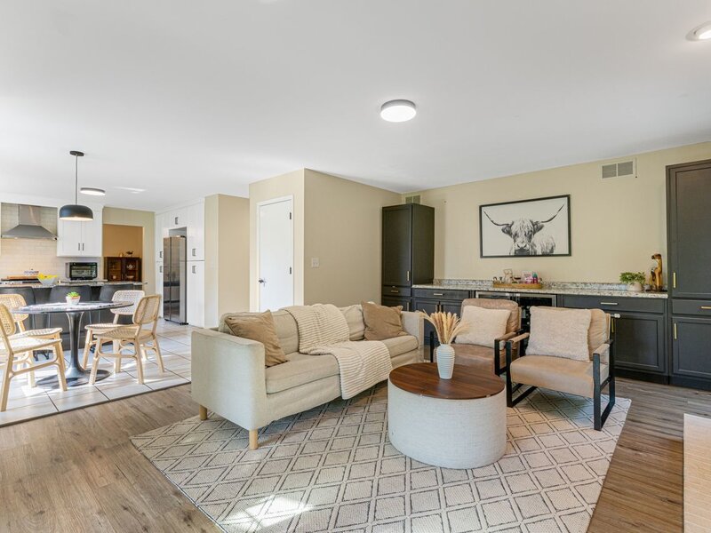 537 Apache Trail Lake Villa IL 60046