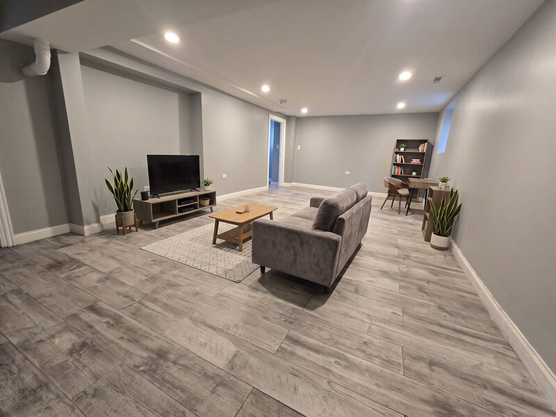 2050 E 73rd Street Chicago IL 60649