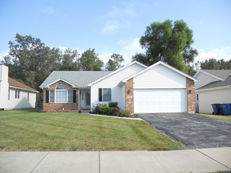 251 Hillcrest Lane Steger IL 60475