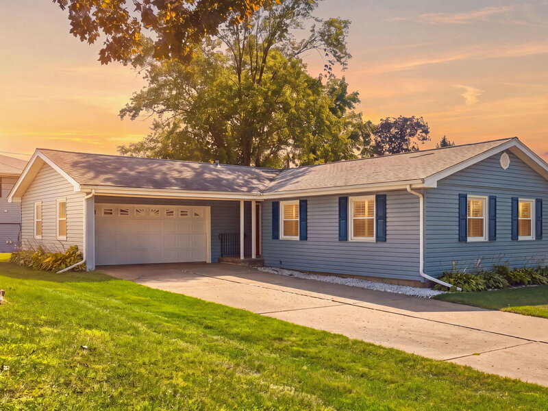 2136 Highland Drive Sycamore IL 60178
