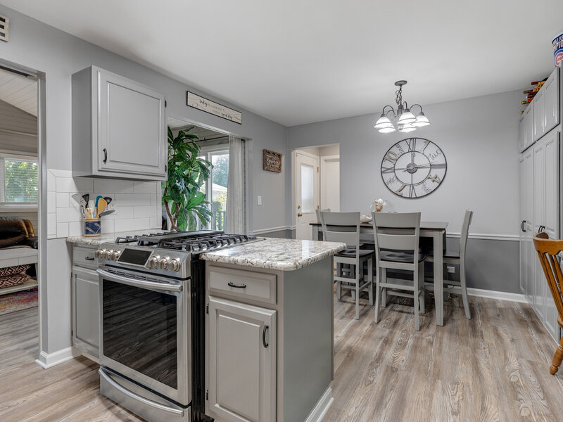 1552 Jobe Avenue St. Charles IL 60174