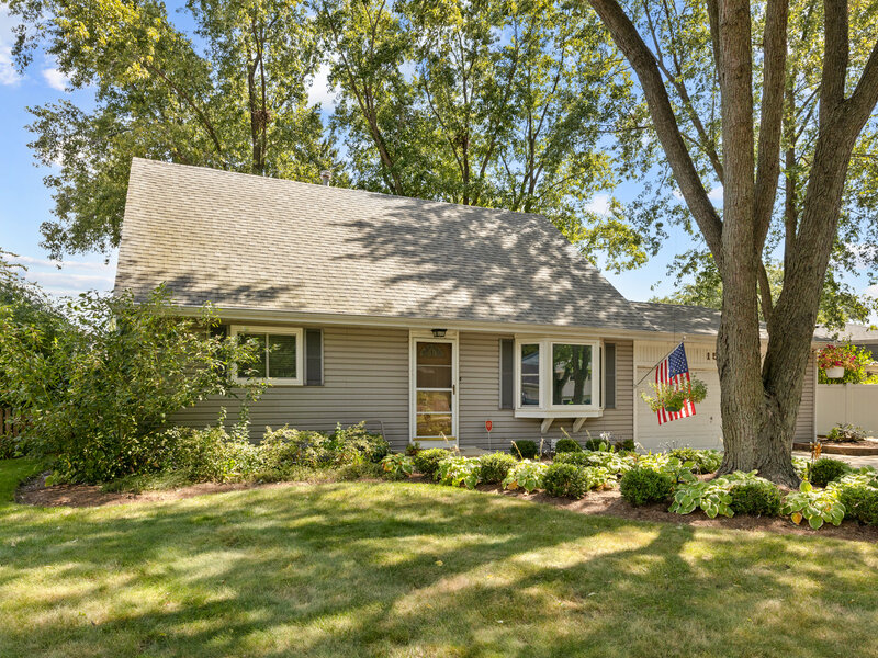 1552 Jobe Avenue St. Charles IL 60174