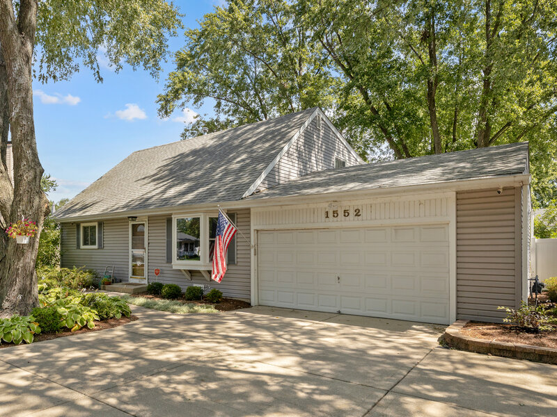 1552 Jobe Avenue St. Charles IL 60174