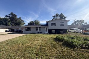 Photo of 547 Redwood Road Bolingbrook IL 60440