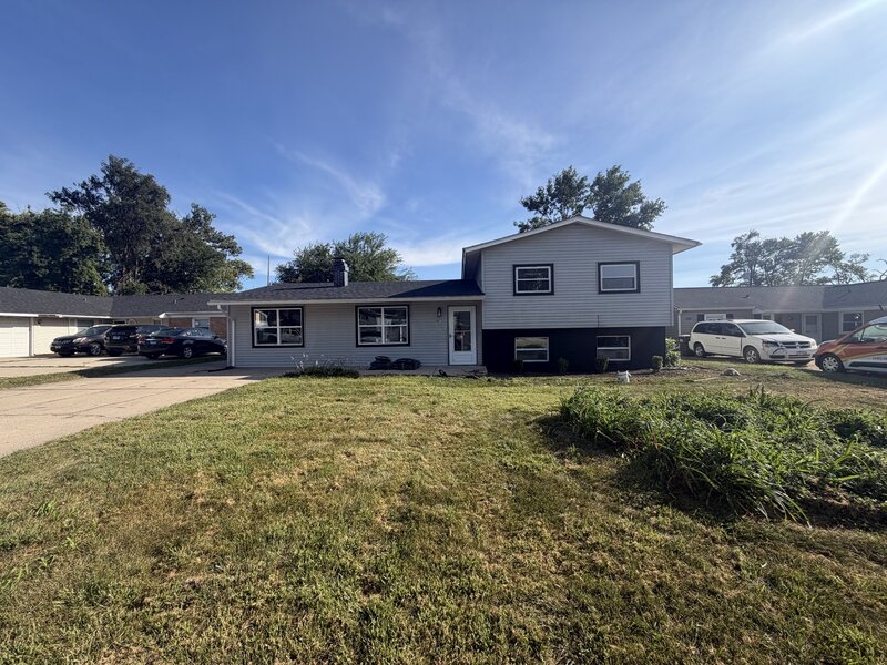547 Redwood Road Bolingbrook IL 60440