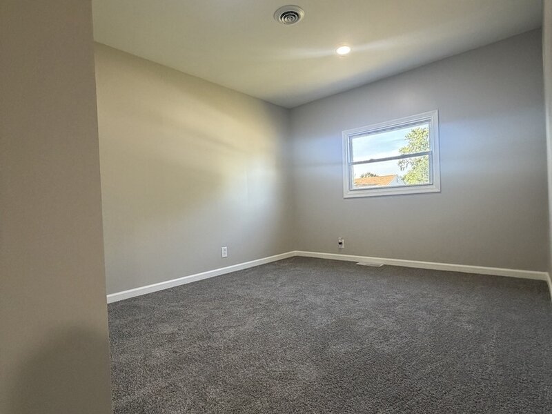 547 Redwood Road Bolingbrook IL 60440