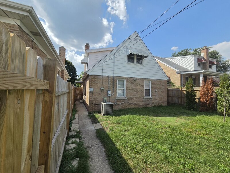 2339 Northgate Avenue North Riverside IL 60546