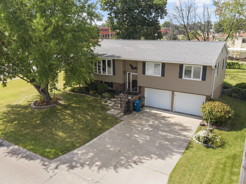 2957 9 1/2 Street East Moline IL 61244