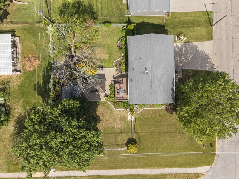2957 9 1/2 Street East Moline IL 61244
