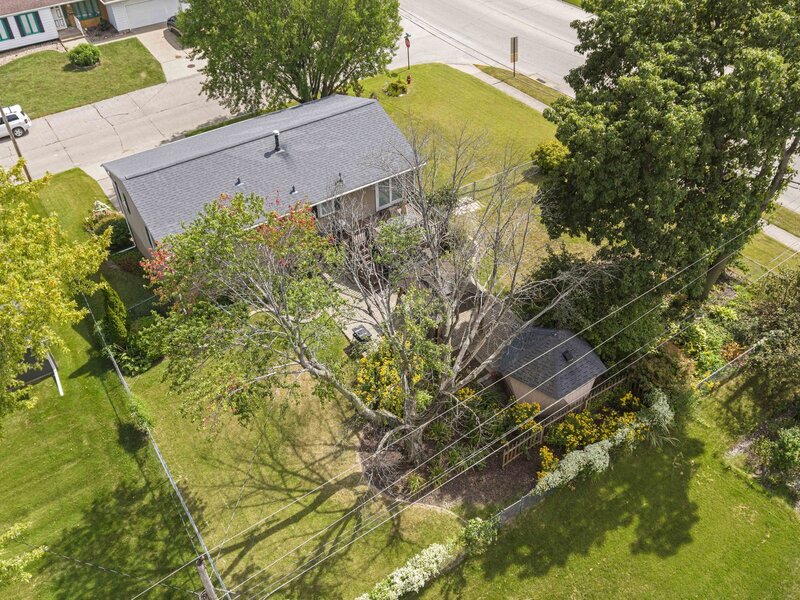 2957 9 1/2 Street East Moline IL 61244