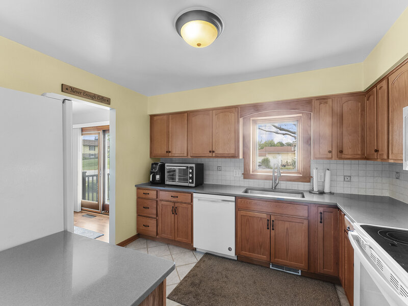 2957 9 1/2 Street East Moline IL 61244