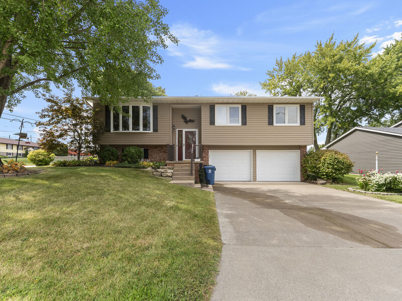 2957 9 1/2 Street East Moline IL 61244