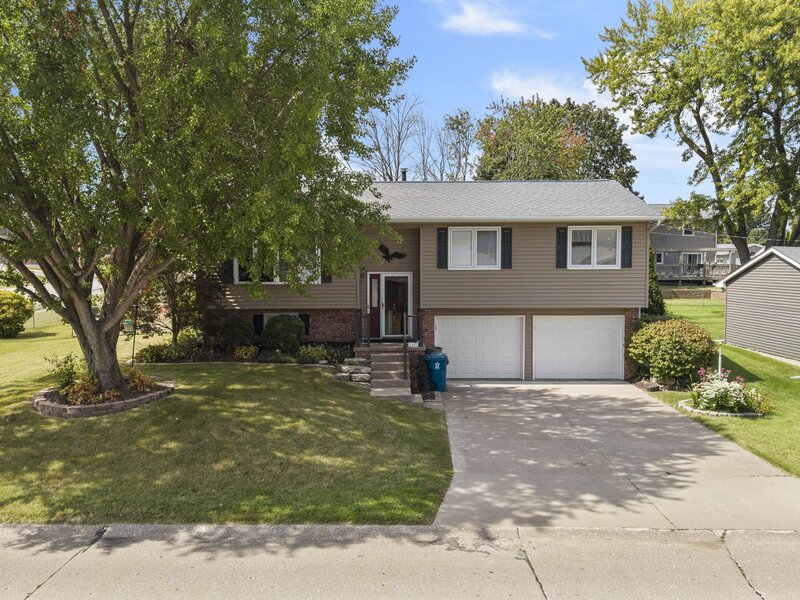 2957 9 1/2 Street East Moline IL 61244