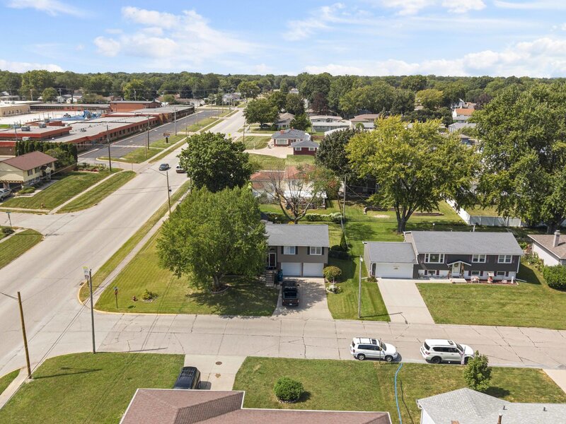 2957 9 1/2 Street East Moline IL 61244