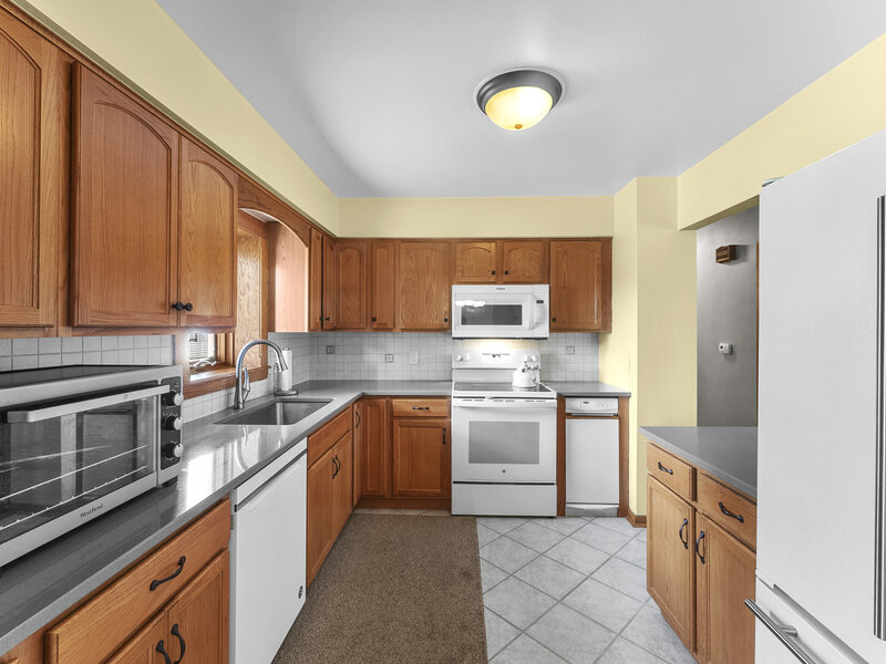 2957 9 1/2 Street East Moline IL 61244