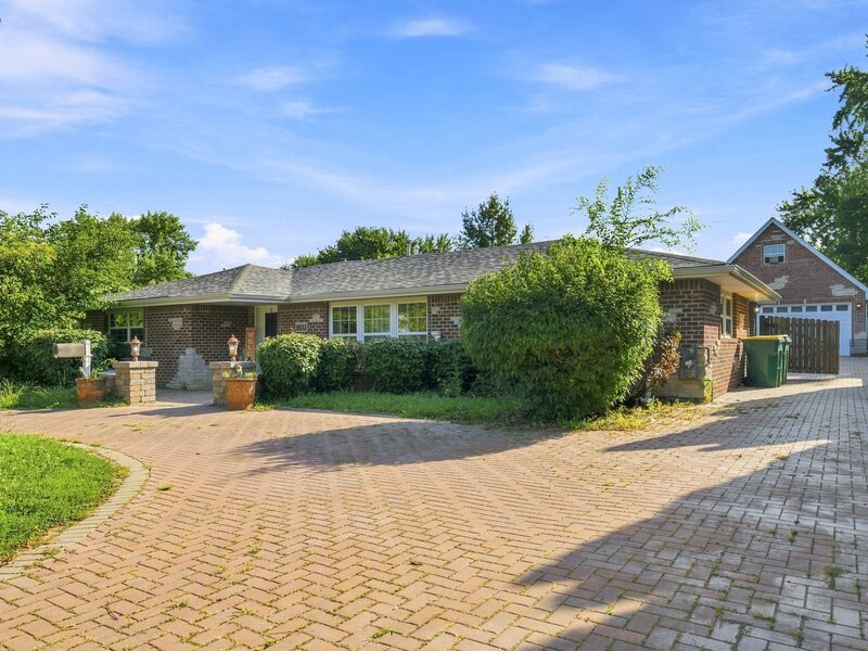 1124 Gael Drive Joliet IL 60435