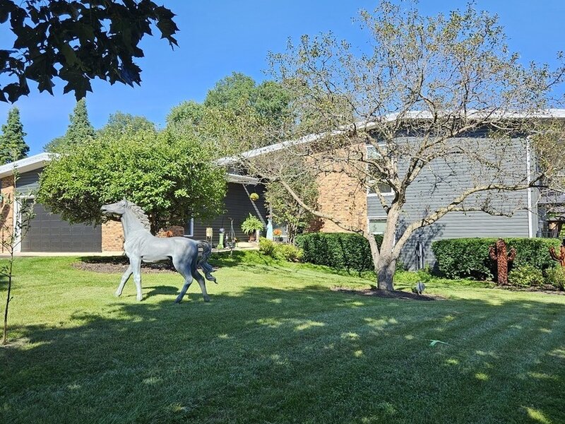 1402 Appaloosa Trail Mchenry IL 60051