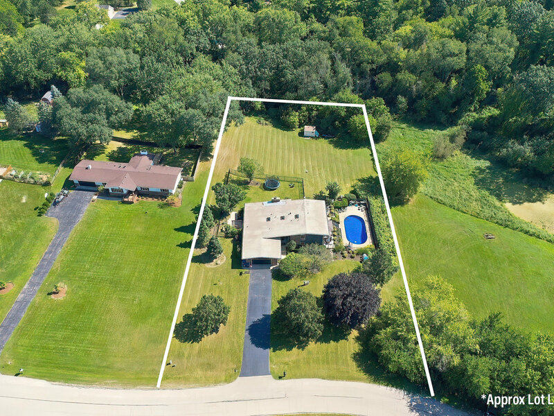 1402 Appaloosa Trail Mchenry IL 60051