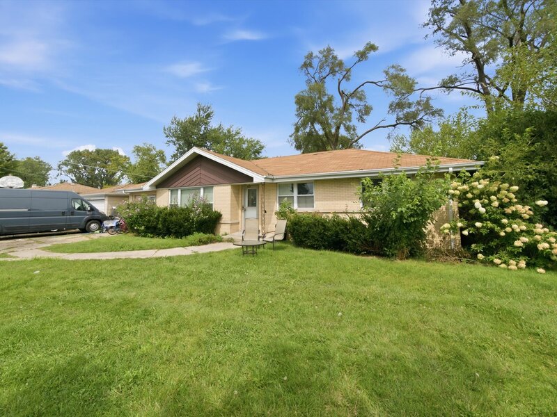 9342 S 76th Avenue Hickory Hills IL 60457