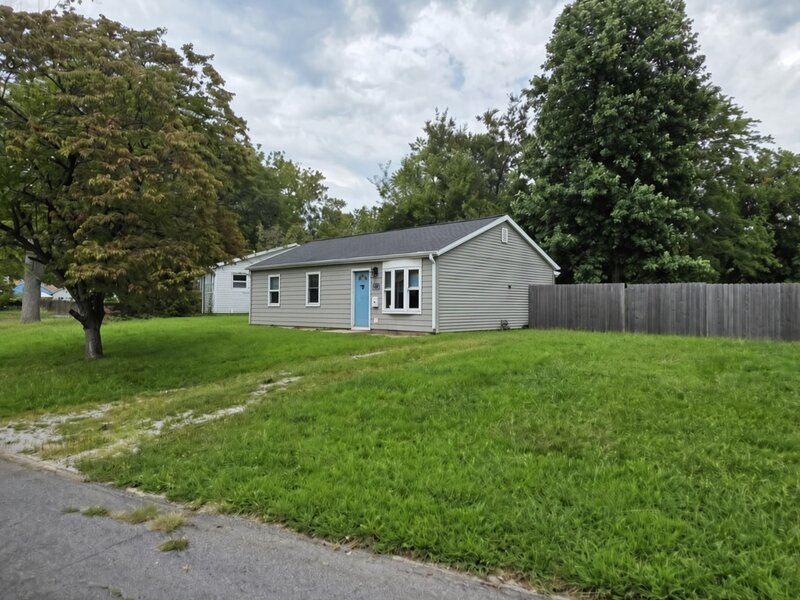 1110 Rainbow View Urbana IL 61802