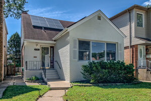 Photo of 2741 W Chase Avenue Chicago IL 60645