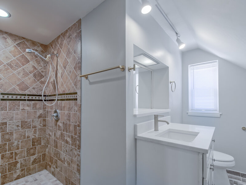 2741 W Chase Avenue Chicago IL 60645